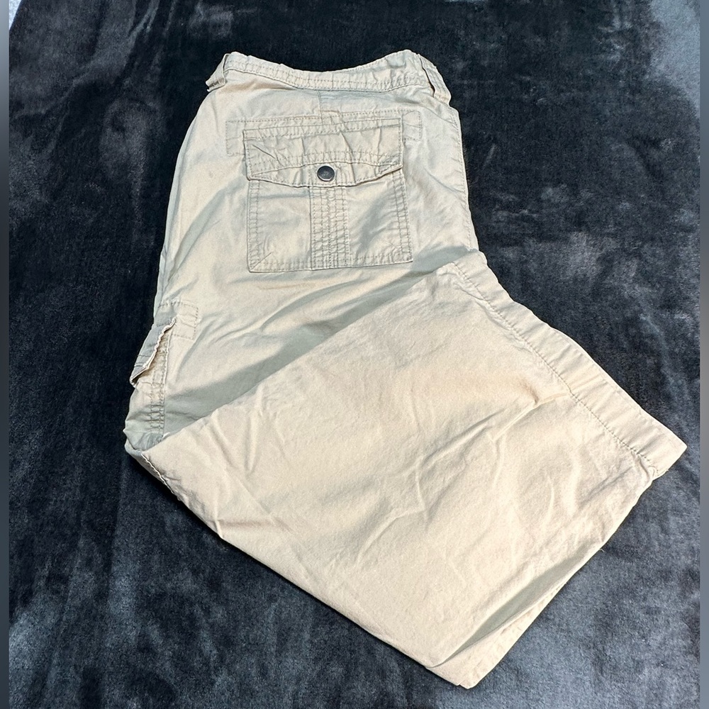 Tommy Hilfiger khaki capri pants. Size 12.